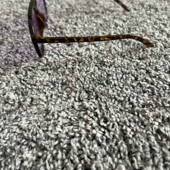 Women’s tortoise shell aviator glasses with a lavender tint - Picture 2 of 3